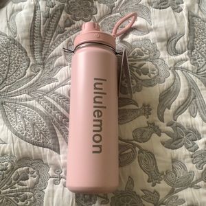 Lululemon water bottle